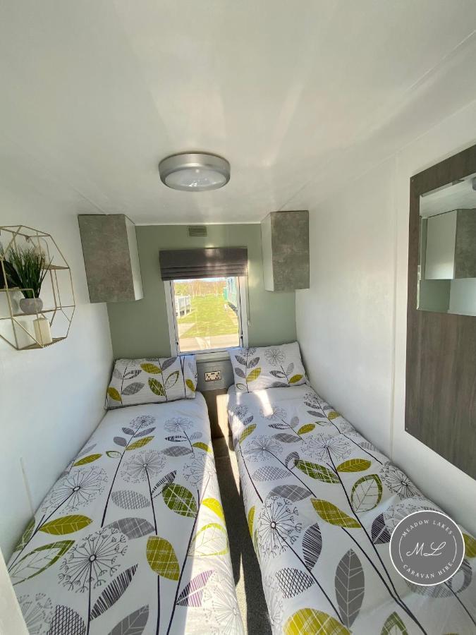 Meadow Lakes 22 - Golden Palm, Pet Friendly, Wifi, Bed Linen - Meadow Lakes Caravan & Lodge Hire Скегнесс Екстер'єр фото
