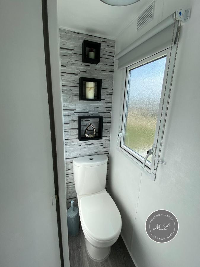 Meadow Lakes 22 - Golden Palm, Pet Friendly, Wifi, Bed Linen - Meadow Lakes Caravan & Lodge Hire Скегнесс Екстер'єр фото