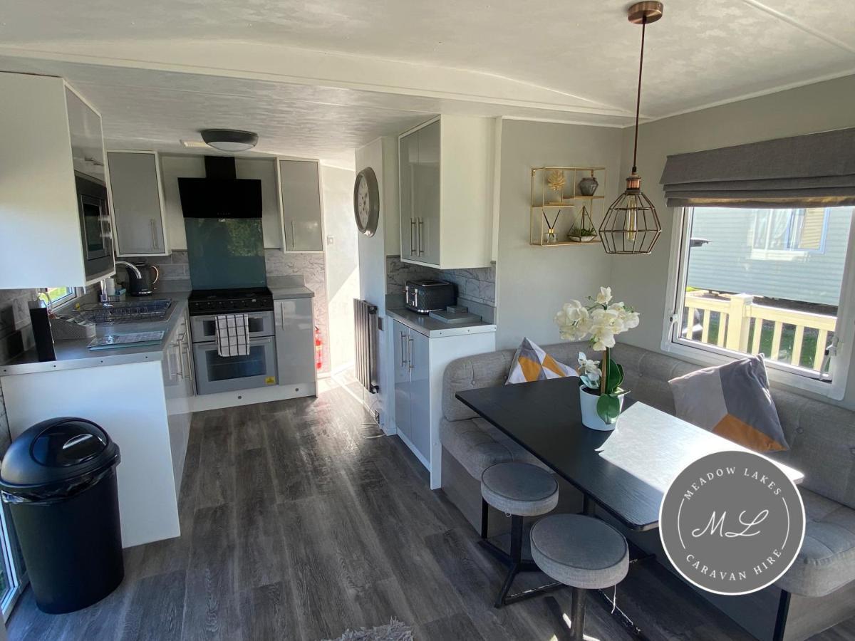 Meadow Lakes 22 - Golden Palm, Pet Friendly, Wifi, Bed Linen - Meadow Lakes Caravan & Lodge Hire Скегнесс Екстер'єр фото